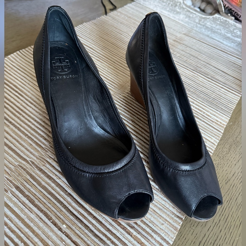 Tory Burch Open Toe Black Leather Wood Wedge Heel Shoes Size 8.5m